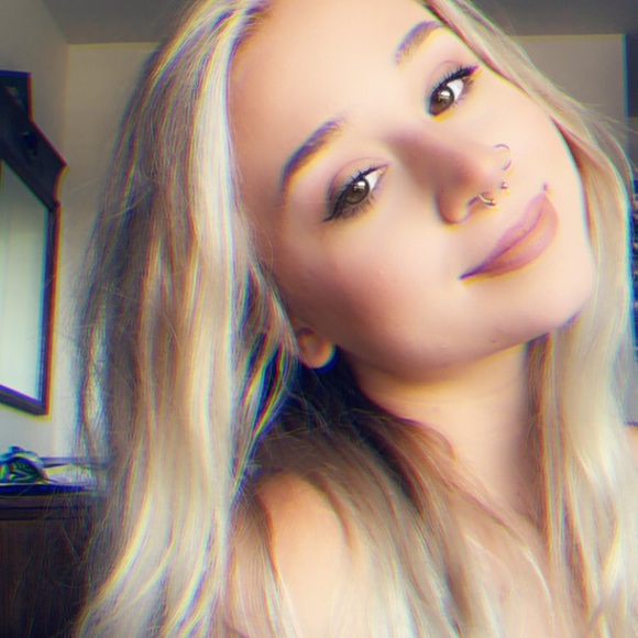 Meet your Posher, Merinda - Picture 1 of 3